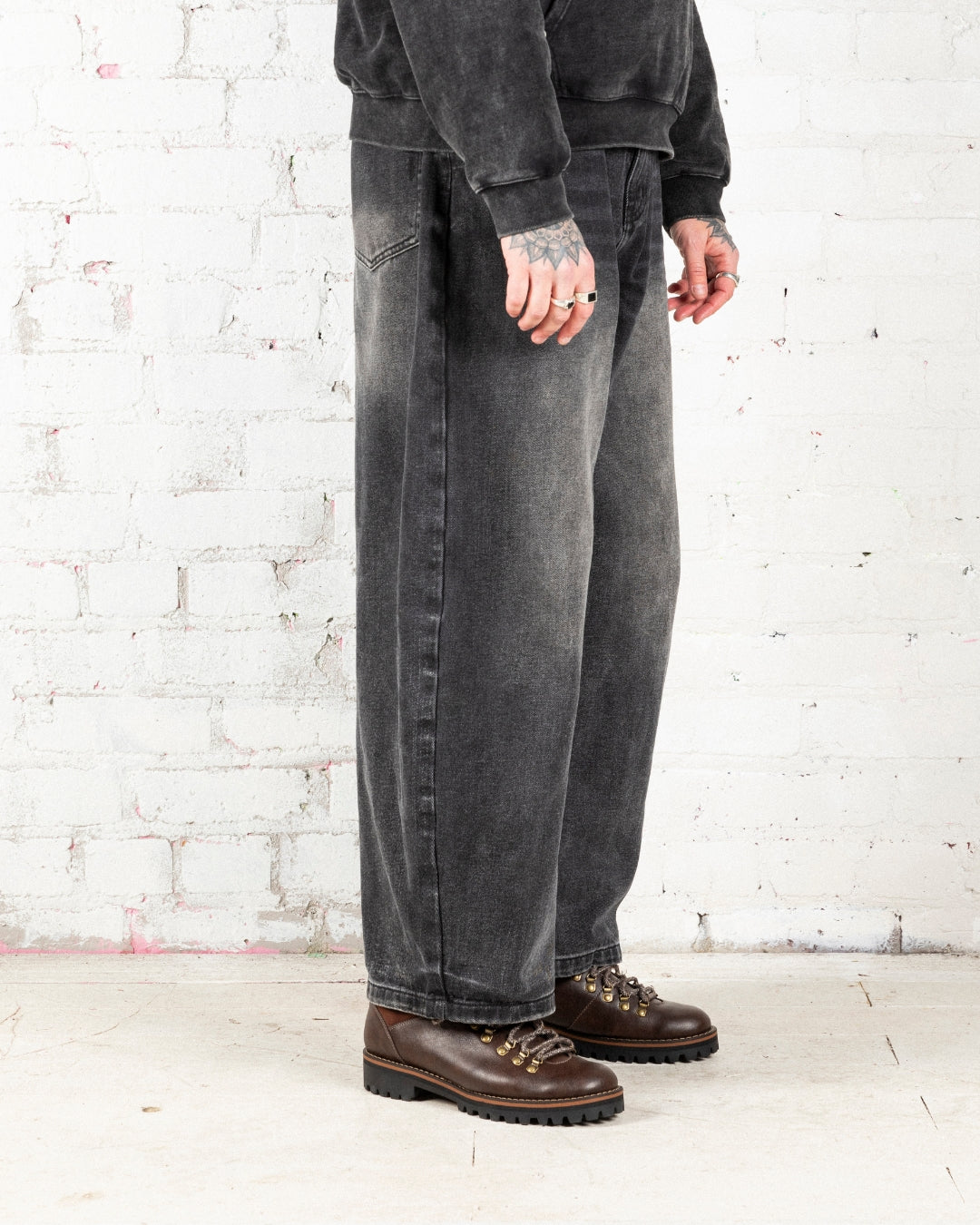 The 73 mountain derby in Espresso from Noskin with vibram sole